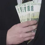 Predsednikova desna roka v središču afere pranja denarja: v gradbenih projektih izginili milijoni