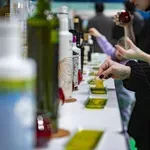 Alarmanten rezultat testa oljčnih olj: v enem odkrili kar 6 pesticidov, vse skupaj res povzroča zaskrbljenost med kupci