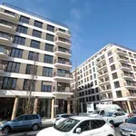 Kupila stanovanje v novogradnji in doživela hladen tuš: "V stanovanju je treba biti dobesedno vsak dan s slušalkami ..."