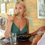 "Odkar mi je to povedal zdravnik, za večerjo ne jem več solate!" (Strokovnjak za prehrano svetuje)