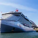 Liljana dobila delo na križarki, a kaj kmalu je pobegnila z nje, nato pa je njena zgodba dobila povsem nepričakovan zasuk