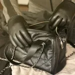 Pogrešate svojo zlatnino? Policija pri osebi v postopku našla več kosov nakita