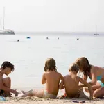 Šok na priljubljeni plaži: predrzneža ujeli med sprevrženim početjem, gostje takoj skočili v akcijo!