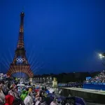 Otvoritev olimpijskih iger pravi spektakel: slovenski športniki so že zbrani nasproti Eifflovega stolpa