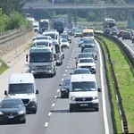 Seznam zaprtih cest se daljša: preverite, da ne boste ujeti v kilometrskih zastojih