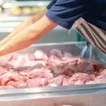 V trgovinah po novem z mesom počnejo tole: "Gre za vedenje, ki je povsem brezsramno in neodgovorno," se glasi odločno sporočilo