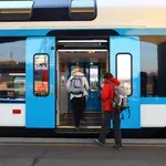 Dogajanje na slovenskih vlakih preseglo vse meje: "Uležejo se čez štiri sedeže, se sezuvajo ..."