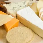Zdravniki razkrili in opozorili: to je najslabši sir za vaše srce (mnogi Slovenci ga uživajo vsak dan!)