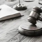 LCD-zaslon je delavca stal življenja: šef v šoku, ko so ga soočili s kaznijo