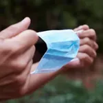 Slovenska bolnišnica omejila obiske: priporočajo uporabo zaščitne maske