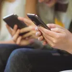 Ta aplikacija po nepotrebnem prazni baterijo na vašem telefonu: to lahko spremenite s preprosto nastavitvijo