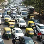 Če je avto starejši od 15 let, vanj vozniki ne bodo smeli točiti goriva! Vse v imenu ekologije ...