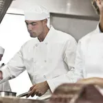 Nekateri imajo med kuhanjem res ogabne navade, po tem boste dobro razmislili, kam boste šli na kosilo ...