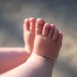 Jasmino je mama kot dojenčico zavila v plastično vrečko in jo dala v dom: "Ko sva se srečali po 35 letih, je sledilo tole"