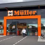 Mueller zaradi mikrobiološkega onesnaženja iz prodaje odpoklical hrano za dojenčke