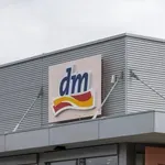 V drogeriji dm so zdaj naredili nekaj, česar ni pričakoval čisto nihče: za to njihovo potezo se skriva tole