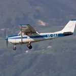 Na Primorskem strmoglavilo letalo: po prvih podatkih je umrla ena oseba