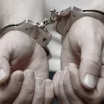 Policija prijela moškega, ki je več mesecev spravljal ljudi v veliko nevarnost