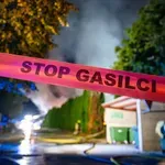 Pri Trbovljah zagorela stanovanjska hiša: nastala velika škoda, štiri osebe poškodovane