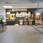 Obiskala je McDonald's, da bi poskusila nekaj, kar doslej še ni, toda njene besede povedo veliko: "Pravi obup!"