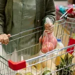 V znani trgovski verigi so si privoščili tole: en izdelek prodajajo po dveh cenah, kar je kupce zelo razburilo: "Kdaj bo tega konec?!"