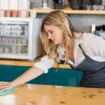 Natakarica razkrila, koliko pravzaprav zasluži, in sprožila ogorčenje: "Kako je mogoče, da dobi več kot programer?!"