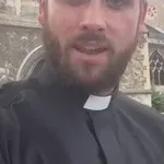 Duhovnik, za katerim norijo vse ženske: "Ne vodi me v skušnjavo, Oče"