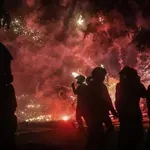 Razkrili neverjetne ugodnosti za poslance: ljudstvo ogorčeno, besni prebivalci zavzeli ulice