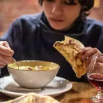 To so 3 vrste juhe, ki se jim je treba v času bolezni izogniti: dodatno obremenjujejo telo, ko se bori z okužbami