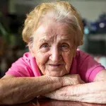 "Naredila sem DNK-test in odkrila šokantno skrivnost svoje babice," pravi dekle, ki zdaj ne ve, kaj naj naredi