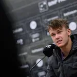Ne boste verjeli, kakšen avto si je kupil mladi zvezdnik, ki nima niti vozniškega izpita