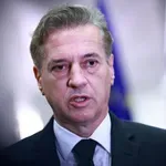 Golob po izpustitvi osumljenca za napad v Novem mestu sklical sestanek