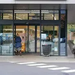 Kupci ne morejo verjeti svojim očem: priljubljeni trgovec ponuja dvojnike teh dražjih blagovnih znamk