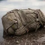 Delavci naleteli na zapuščen nahrbtnik: ko so ga odprli, se jim je stemnilo pred očmi