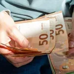 Denar jim polzi skozi prste: ta 4 horoskopska znamenja so največji zapravljivci