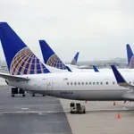 Popoln kaos v letalskem prometu: po vsem svetu se vrstijo zamude in odpovedi letov