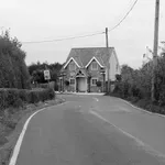 Prenavljala je hišo in naletela na skrita vrata, ko jih je odprla, je ostala brez besed (posnetek je razkril vse)