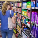 Trgovec razkril prebrisano navado, ki se je pogosto poslužujejo kupci: "Zelo dobro vidim, kaj počnejo," razlog pa je še kako utemeljen