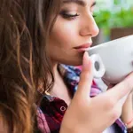 Napitek, ki pospešuje presnovo, topi maščobo in uravnava apetit: vsako jutro popijte vodo s ščepcem te začimbe