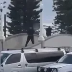 Masaker na znameniti plaži: ubitih več ljudi, med njimi naj bi bili tudi otroci