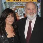 Umor slavnega režiserja in žene: obtoženega sina je zapustil odvetnik