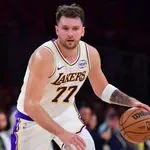 Lakersi Luke Dončića po napetem dvoboju z zmago vstopili v novo leto