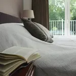 Te predmete nujno odstranite iz spalnice: kratijo vam nočni mir, prebujajo možgane in slabo vplivajo na kakovost spanca