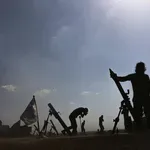 Nov vojaški napad: Francija in Velika Britanija ponoči napadle v Siriji