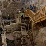 Arheologi kopali na zgodovinskem kraju in osupnili od navdušenja: po 1300 letih so našli ...