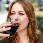 Ta brezalkoholna pijača je najslabša za jetra (tudi, če je ne pijete pogosto)