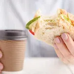 Ženske, stare 50+, se kruhu izogibajo, a strokovnjaki pravijo, da to ni dobra zamisel, naj se raje odločijo za to vrsto kruha