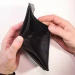 Ta 4 astro znamenja bodo februarja zakrpala finančno luknjo, ki je nastala v njihovi denarnici