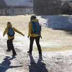 3 stvari, ki jih ne bi smeli imeti na sebi, ko greste na pohod ali sprehod