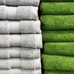 Zdi se nepomembna, a je tu s točno določenim namenom: resnica o skrivnostni črti na brisačah